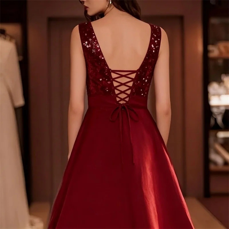 Bordeauxrode satijnen midi-jur - Midi Dress recensie en prijs